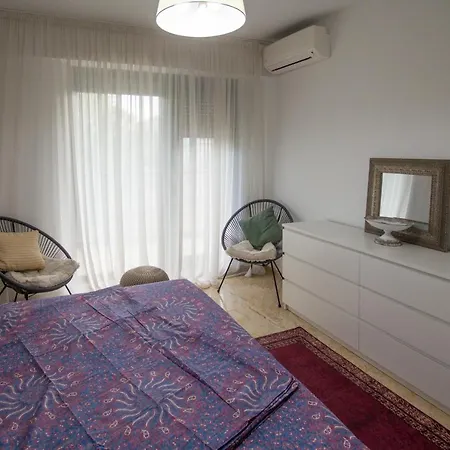 شقة The Mirror